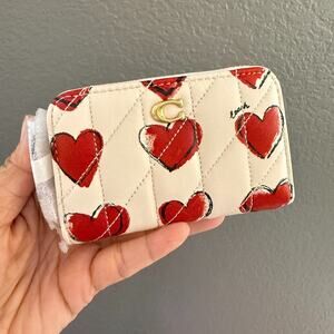 Coach CBR71 Essential Small Zip Around Card Case With Quilting And Heart Print